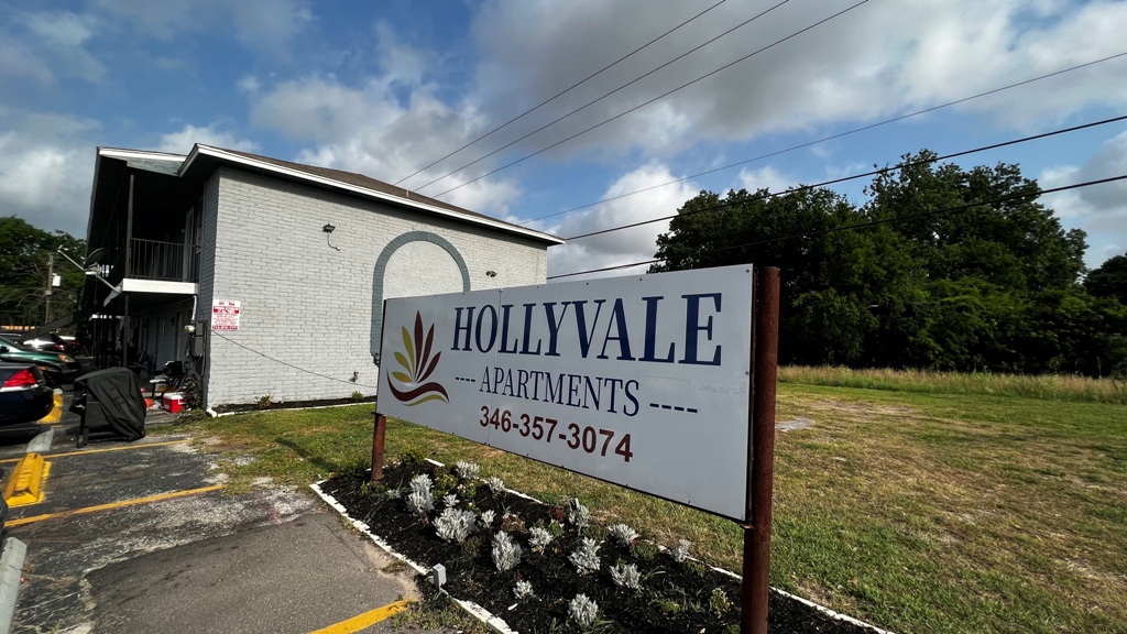 HOLLYVALE APARTMENTS
